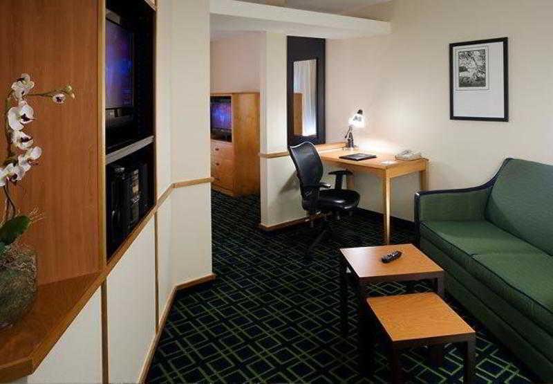Fairfield Inn & Suites By Marriott Rogers Room photo